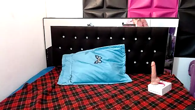 Snapshot of ScarletGlow1 chatting on January 29, 2025, 2:53 pm ScarletGlow1 online show from January 29, 2025, 2:53 pm