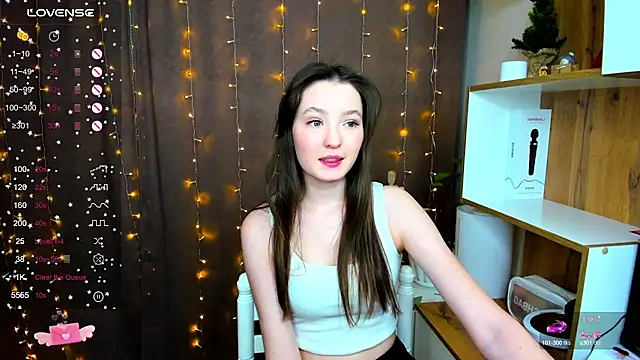 Fairyy Moon online show from December 14, 2024, 1:17 am