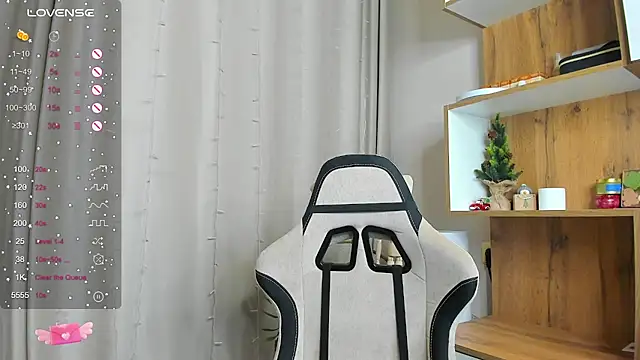 Fairyy Moon online show from January 24, 2025, 4:39 pm