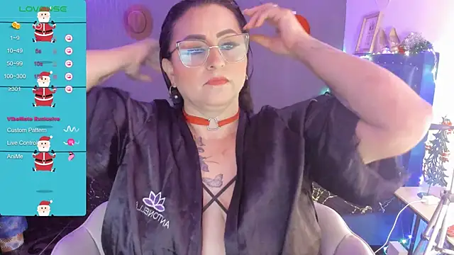 Snapshot of Ivonnee__ chatting on December 18, 2024, 4:09 am Ivonnee   online show from December 18, 2024, 4:09 am