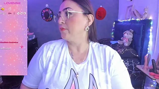 Snapshot of Ivonnee__ chatting on January 12, 2025, 2:35 am Ivonnee   online show from January 12, 2025, 2:35 am