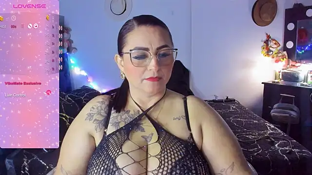 Snapshot of Ivonnee__ chatting on January 19, 2025, 2:47 am Ivonnee   online show from January 19, 2025, 2:47 am