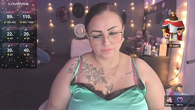 Snapshot of Ivonnee__ chatting on February 18, 2025, 7:10 am Ivonnee   online show from February 18, 2025, 7:10 am