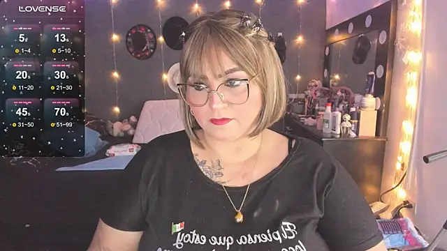 Snapshot of Ivonnee__ chatting on February 19, 2025, 3:50 am Ivonnee   online show from February 19, 2025, 3:50 am