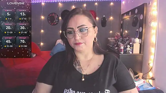 Snapshot of Ivonnee__ chatting on February 26, 2025, 12:38 am Ivonnee   online show from February 26, 2025, 12:38 am