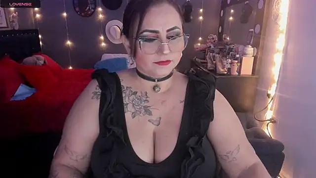 Snapshot of Ivonnee__ chatting on March 2, 2025, 2:19 am Ivonnee   online show from March 2, 2025, 2:19 am