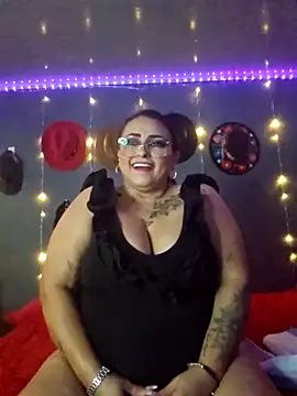 Snapshot of Ivonnee__ chatting on March 2, 2025, 8:27 am Ivonnee   online show from March 2, 2025, 8:27 am