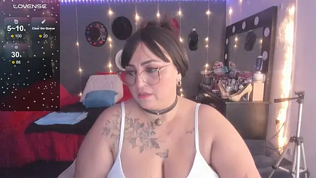 Snapshot of Ivonnee__ chatting on March 12, 2025, 3:24 am Ivonnee   online show from March 12, 2025, 3:24 am