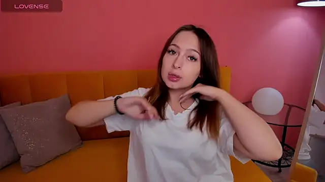 KetrinWhite online show from September 26, 2025, 1:20 am