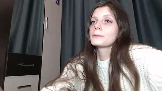 Snapshot of Effi_18 chatting on October 22, 2025, 7:24 pm Effi 18 online show from October 22, 2025, 7:24 pm
