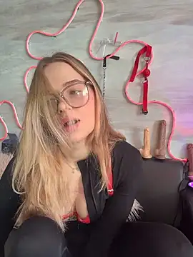 Queen Lynn online show from June 1, 2026, 2:35 am