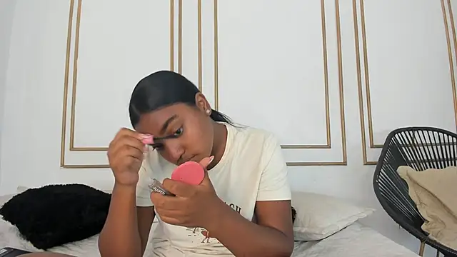 kayna gomez online show from April 15, 2026, 7:10 pm