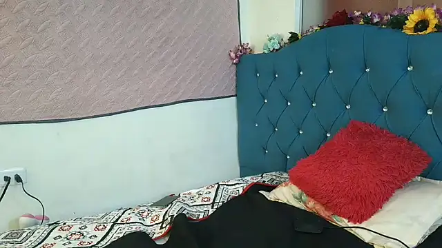 Milkdulce1 online show from February 10, 2026, 1:15 pm