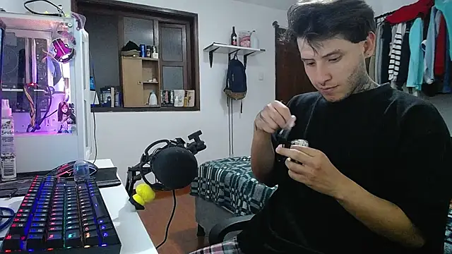 Snapshot of esjrobles chatting on January 20, 2025, 2:22 am esjrobles online show from January 20, 2025, 2:22 am