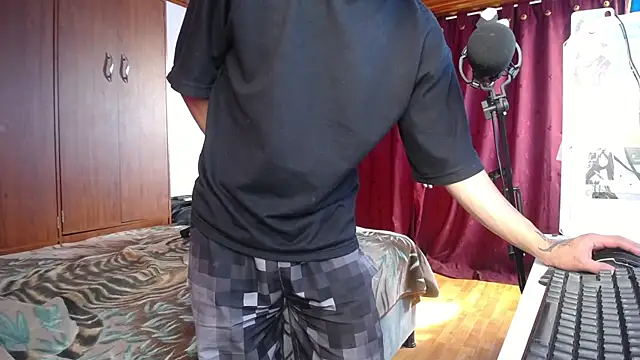 Snapshot of esjrobles chatting on March 16, 2025, 8:32 pm esjrobles online show from March 16, 2025, 8:32 pm