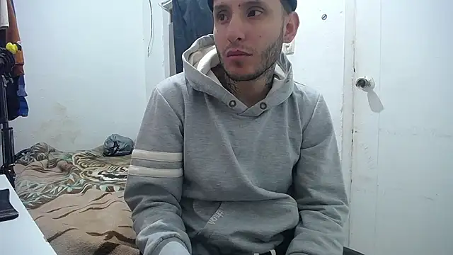 Snapshot of esjrobles chatting on September 22, 2025, 12:40 pm esjrobles online show from September 22, 2025, 12:40 pm