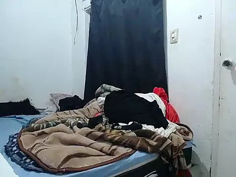 Snapshot of esjrobles chatting on September 29, 2025, 12:32 pm esjrobles online show from September 29, 2025, 12:32 pm