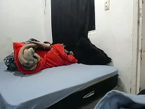 Snapshot of esjrobles chatting on October 7, 2025, 12:35 pm esjrobles online show from October 7, 2025, 12:35 pm