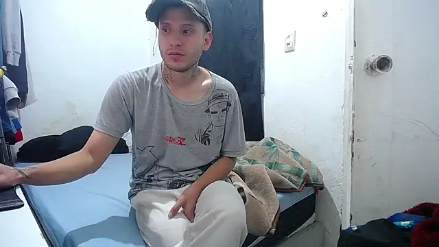 Snapshot of esjrobles chatting on October 15, 2025, 5:02 pm esjrobles online show from October 15, 2025, 5:02 pm