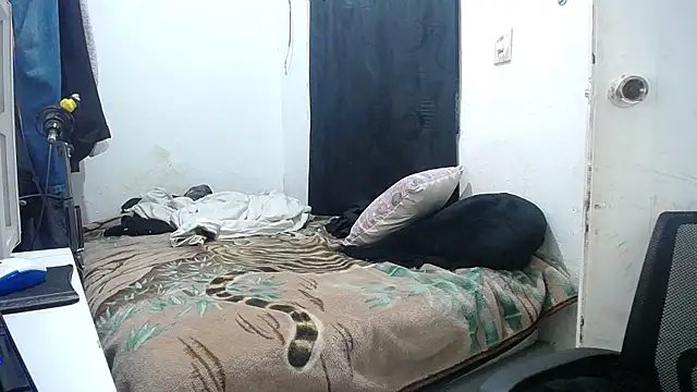 Snapshot of esjrobles chatting on October 16, 2025, 5:19 am esjrobles online show from October 16, 2025, 5:19 am