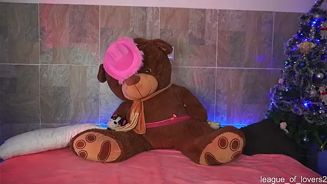 LeagueOfLovers online show from December 16, 2024, 2:04 am