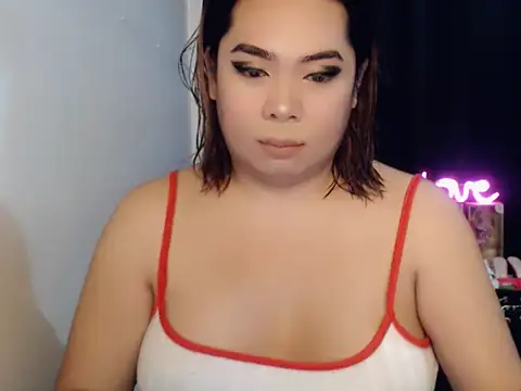 Nathalie Heartxoxo69 online show from April 19, 2026, 9:50 pm