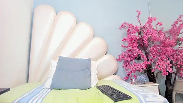 Snapshot of Ally_Parkeer_ chatting on March 7, 2025, 4:55 pm Ally Parkeer online show from March 7, 2025, 4:55 pm