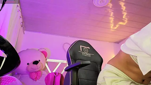 Laylafoxy tay online show from September 24, 2025, 3:10 am