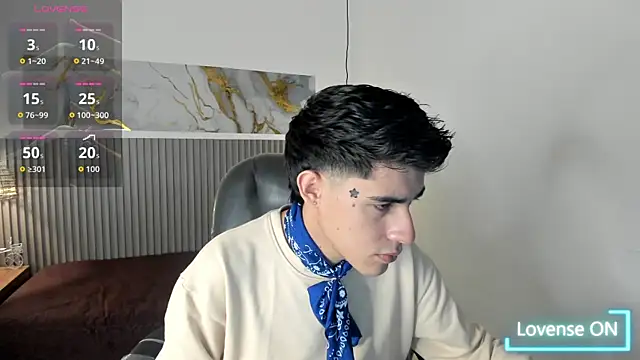 Snapshot of Dyla_n18 chatting on May 7, 2026, 8:25 pm Dyla n18 online show from May 7, 2026, 8:25 pm