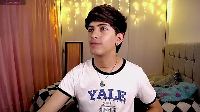 Snapshot of teobowny_ chatting on December 14, 2024, 12:22 am teobowny online show from December 14, 2024, 12:22 am