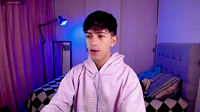 Snapshot of teobowny_ chatting on January 19, 2025, 3:42 pm teobowny online show from January 19, 2025, 3:42 pm