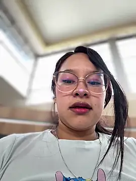 Liulee online show from December 16, 2025, 4:34 pm