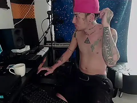 patrik tattoo  online show from December 9, 2024, 6:25 pm