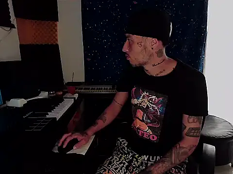 patrik tattoo  online show from December 30, 2024, 1:36 pm