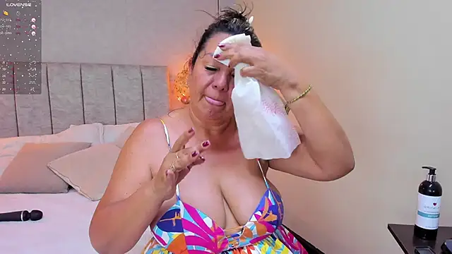 tutu milf online show from February 21, 2025, 7:10 pm