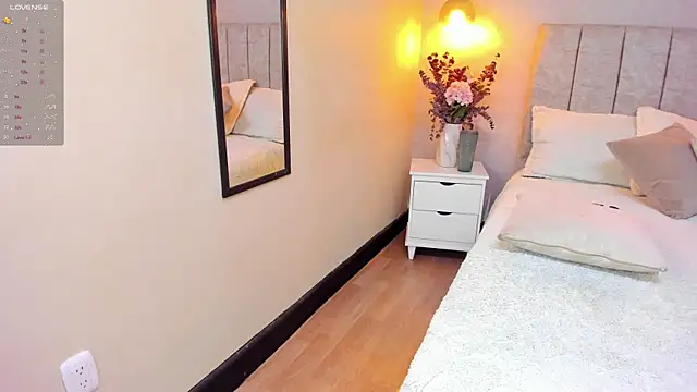 tutu milf online show from March 4, 2025, 7:11 pm