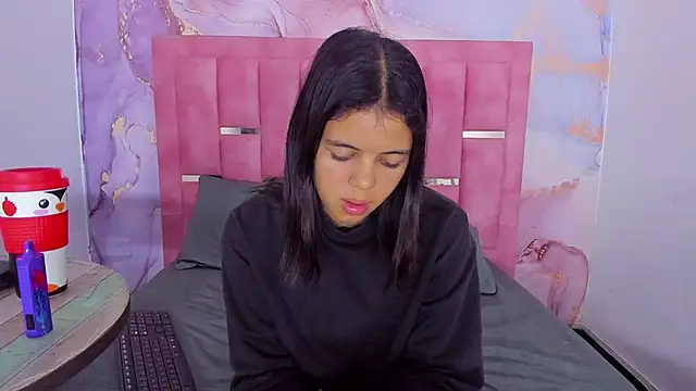 Snapshot of LizzMartin chatting on December 14, 2024, 10:28 pm LizzMartin online show from December 14, 2024, 10:28 pm