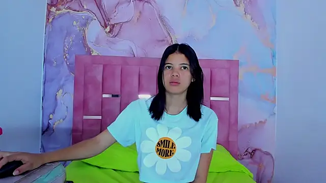 Snapshot of LizzMartin chatting on December 15, 2024, 4:59 pm LizzMartin online show from December 15, 2024, 4:59 pm