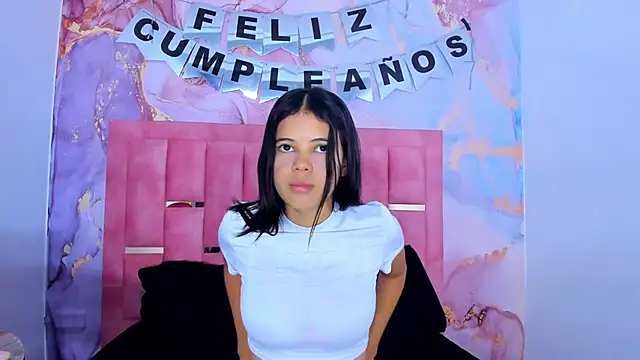 Snapshot of LizzMartin chatting on January 30, 2025, 6:43 pm LizzMartin online show from January 30, 2025, 6:43 pm