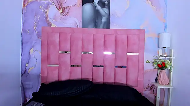 Snapshot of LizzMartin chatting on February 17, 2025, 7:10 pm LizzMartin online show from February 17, 2025, 7:10 pm