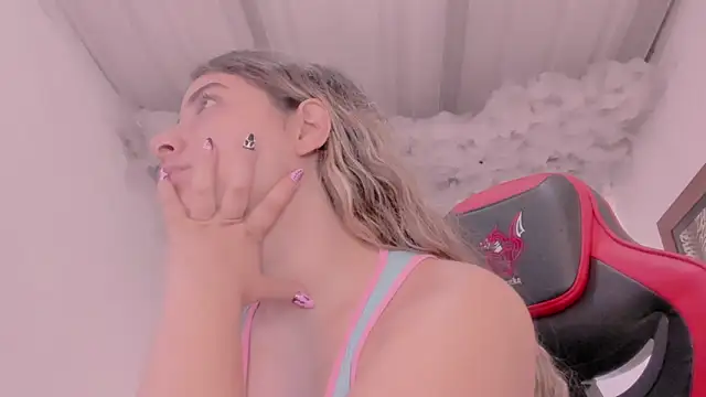 Lauu G online show from October 4, 2025, 12:36 pm