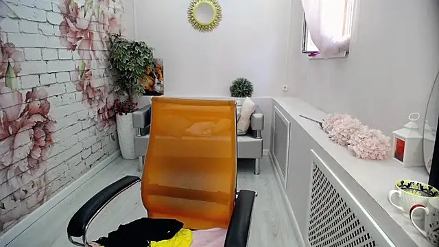 Snapshot of Cutie_Asya chatting on April 2, 2026, 4:21 am Cutie Asya online show from April 2, 2026, 4:21 am