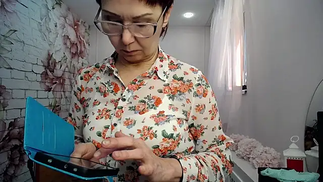 Snapshot of Cutie_Asya chatting on April 13, 2026, 4:29 am Cutie Asya online show from April 13, 2026, 4:29 am