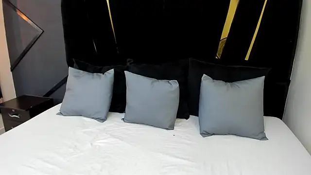 emilie xx  online show from December 10, 2024, 8:38 pm