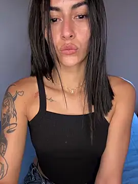 emilie xx  online show from March 27, 2026, 9:47 pm