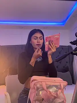 emilie xx  online show from March 31, 2026, 7:58 pm