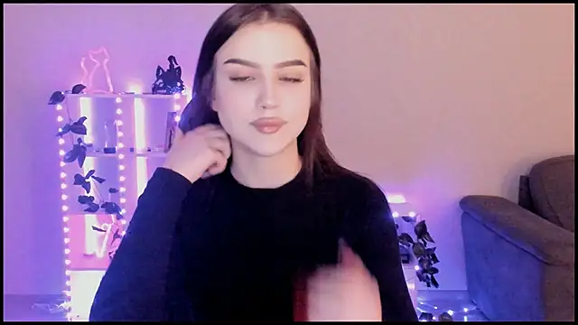 Snapshot of Melanie_N chatting on December 11, 2024, 11:19 am Melanie N online show from December 11, 2024, 11:19 am