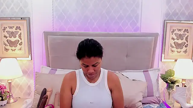 Snapshot of KarenGuzman_ chatting on March 21, 2025, 12:39 pm KarenGuzman online show from March 21, 2025, 12:39 pm