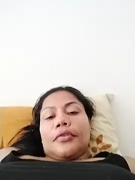 Snapshot of KarenGuzman_ chatting on November 11, 2025, 3:56 pm KarenGuzman online show from November 11, 2025, 3:56 pm