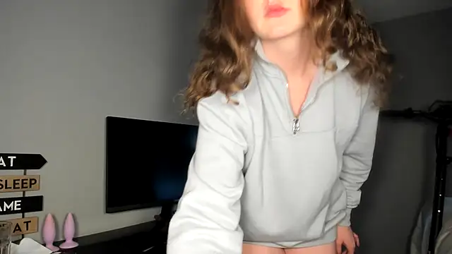 ENGLISHEMILY 69 online show from March 12, 2025, 1:08 pm